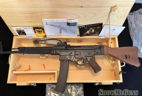 ATI GSG STG44 .22 Schmeisser (Replica of WWII German Strumgewehr 44) w/Fitted Wooden Crate - 3/10