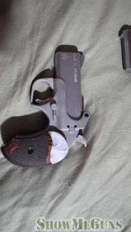Bond arms derringer package - 2/2