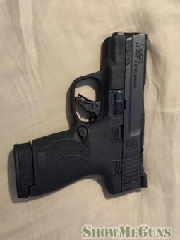 Smith and Wesson Shield Plus, 6 mags included - 3/5