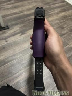 Glock 17 Gen 5 Clone - 1/3