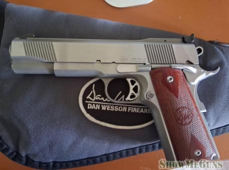 Dan Wesson 10mm - 2/3