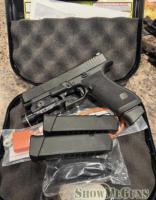 Gen 6 G17 w/extras