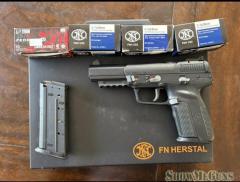 FN Herstal Five SeveN  5.7 w/150rds
