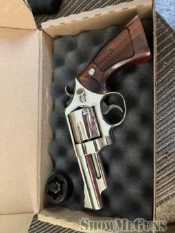 S&W model 29-2 .44 magnum - 2/2
