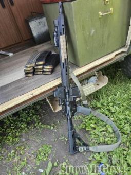 Palmetto AR-15 with red dot and Light - 3/6