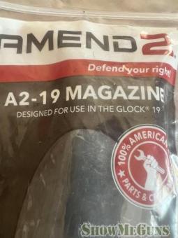 Glock 19 Amend2 New Magazines - 3/4